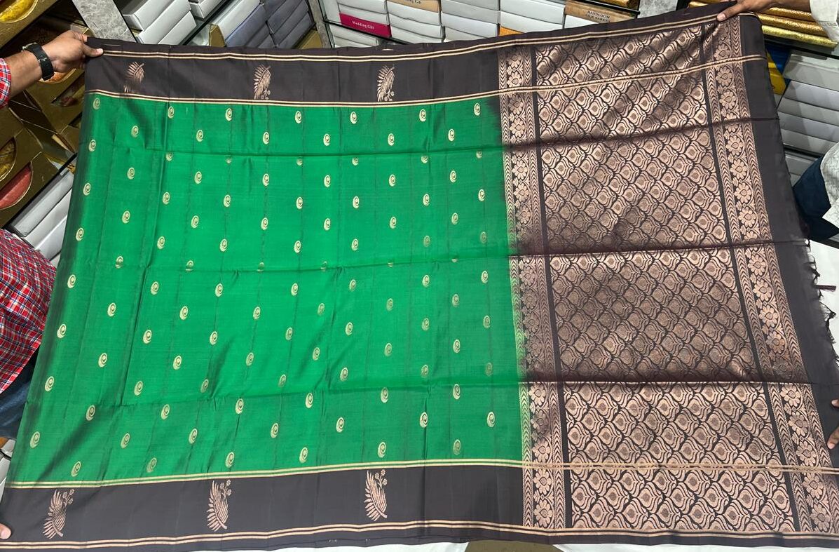 Green & Snuff Brown Kanchipuram Silk Saree with Elegant Zari Border and Pallu