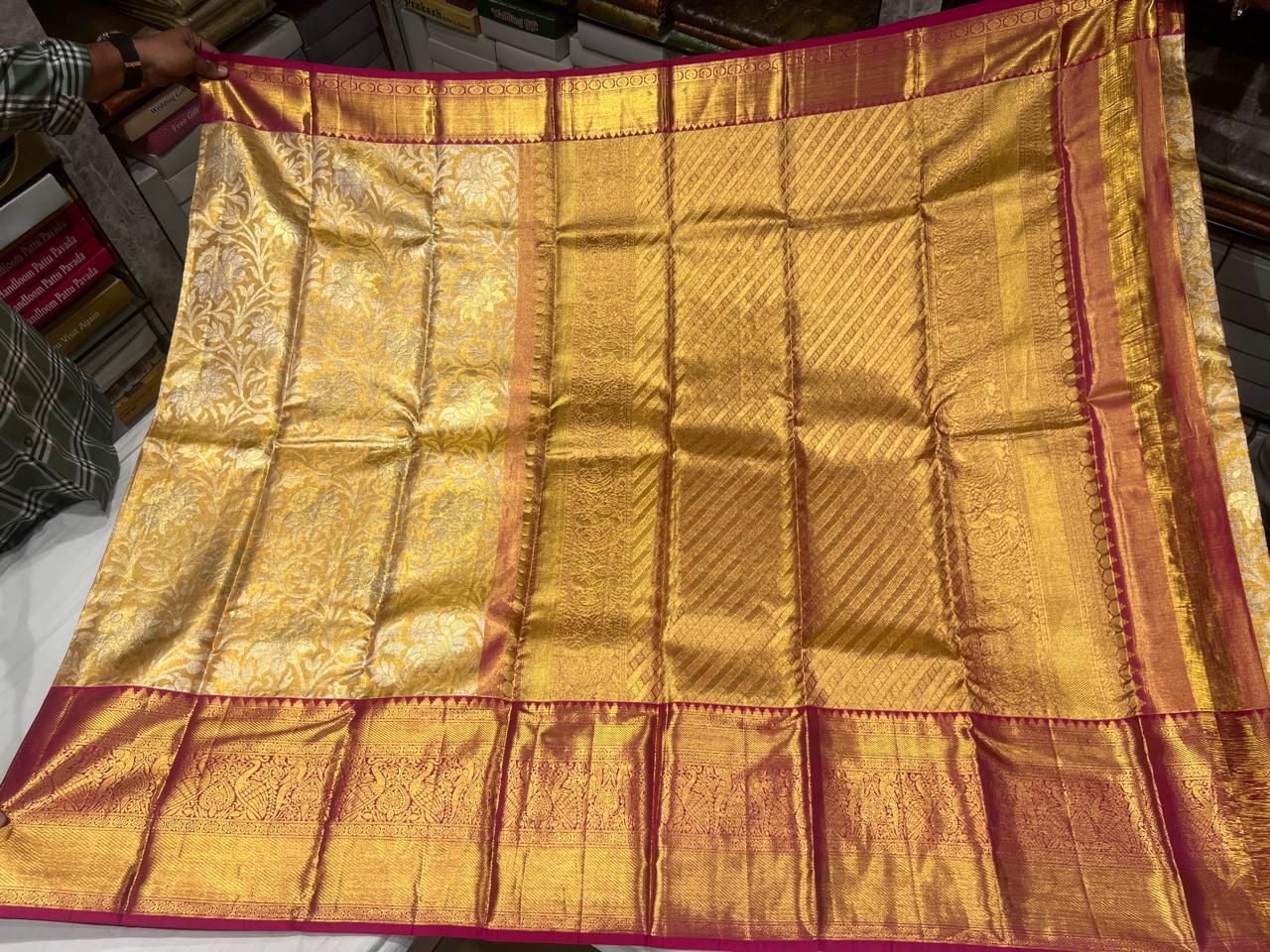 Luxurious Gold Brocade Kanjivaram Saree with Contrast Rani Pink Border and Pallu - Image 3