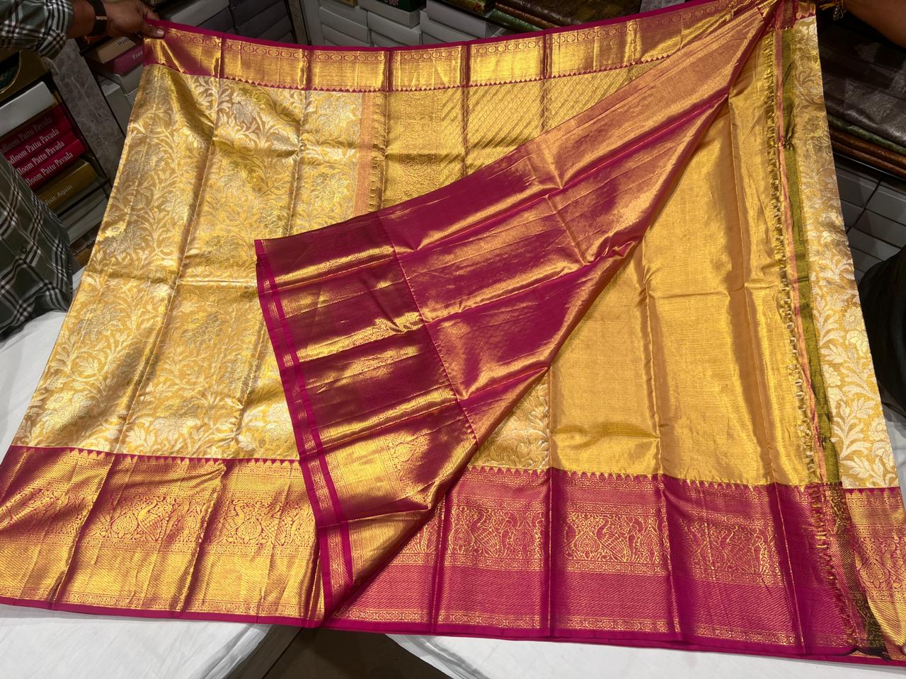 Luxurious Gold Brocade Kanjivaram Saree with Contrast Rani Pink Border and Pallu - Image 4