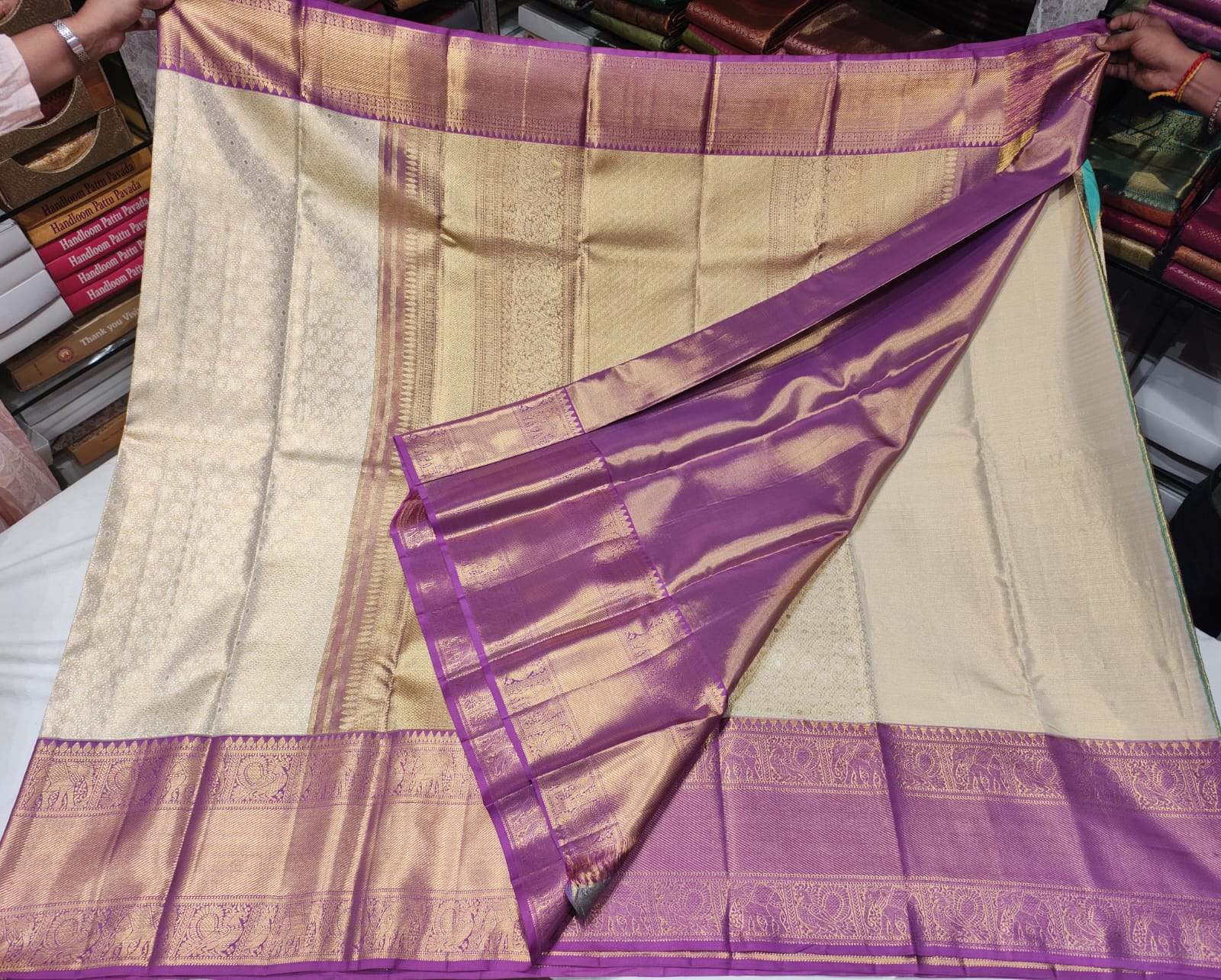 Elegant Cream and Lavender Kanchipuram Silk Saree with Rich Zari Border and Floral Pallu - Image 2