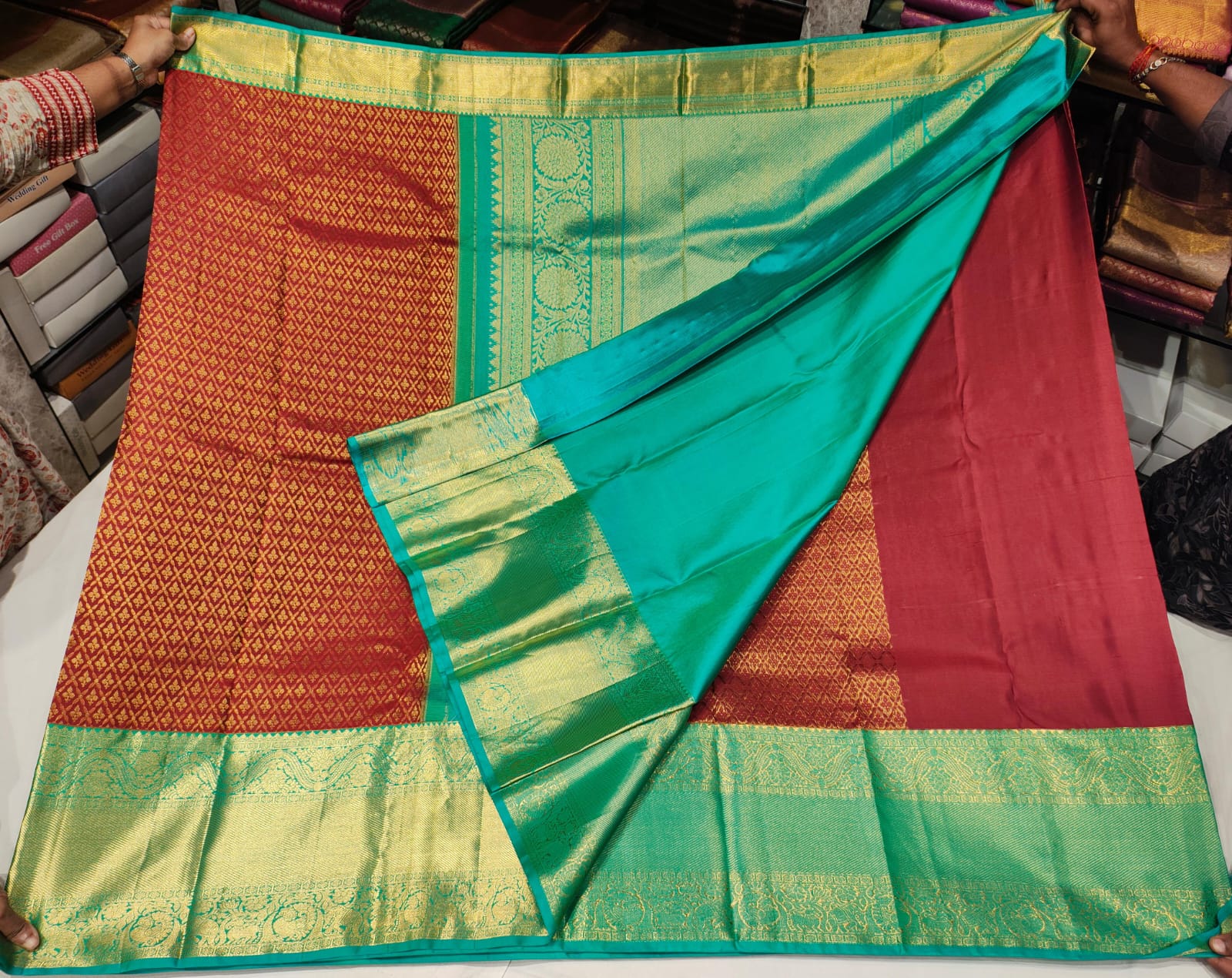 Maroon Kanchee Silk Saree with Emerald Green Zari Border and Rich Temple Weave. - Image 4