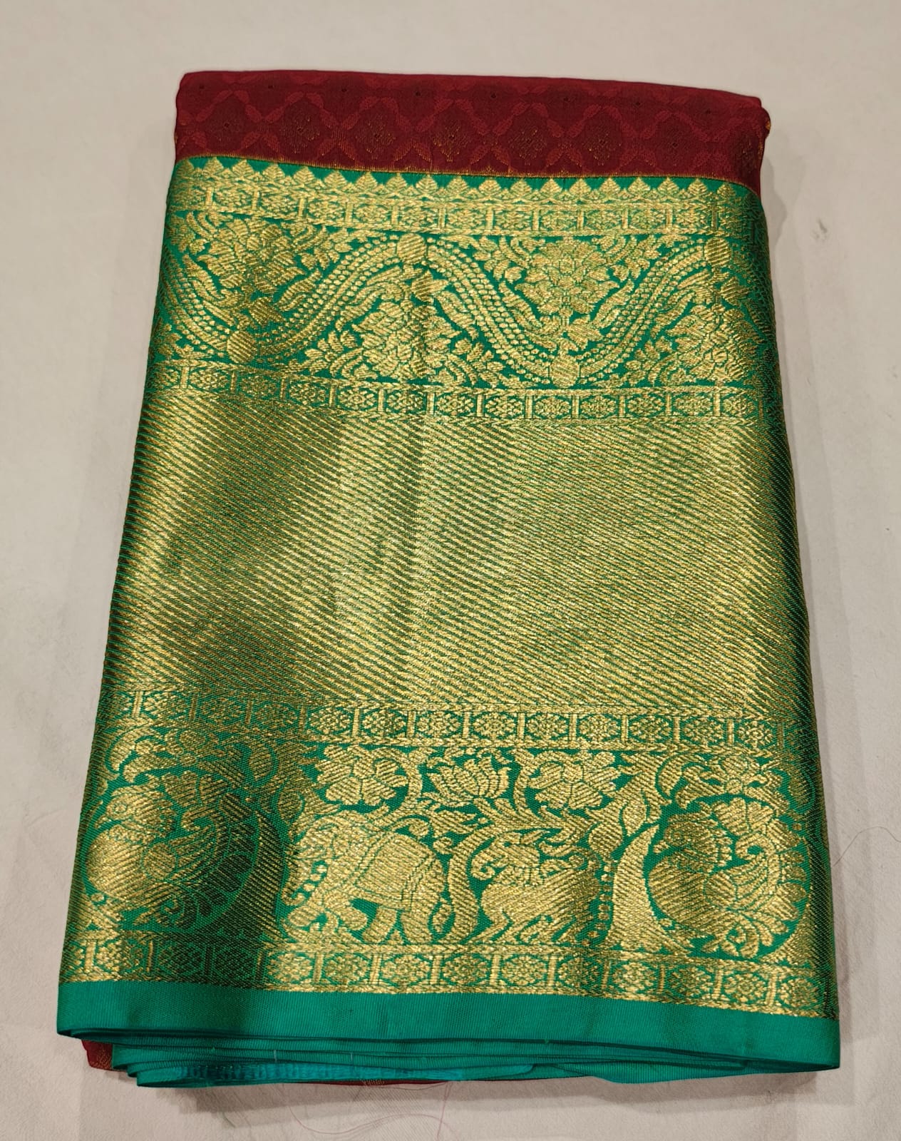 Maroon Kanchee Silk Saree with Emerald Green Zari Border and Rich Temple Weave. - Image 2