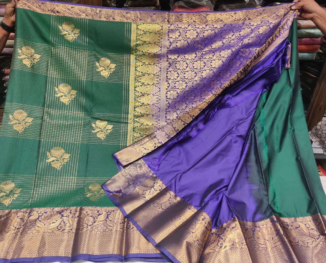 Bottle Green And Navy Blue Silk Saree with Golden Zari Floral Weaving and Contrast Border - Image 5